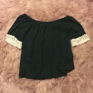 EVERGREEN OFF THE SHOULDER LACE SHIRT